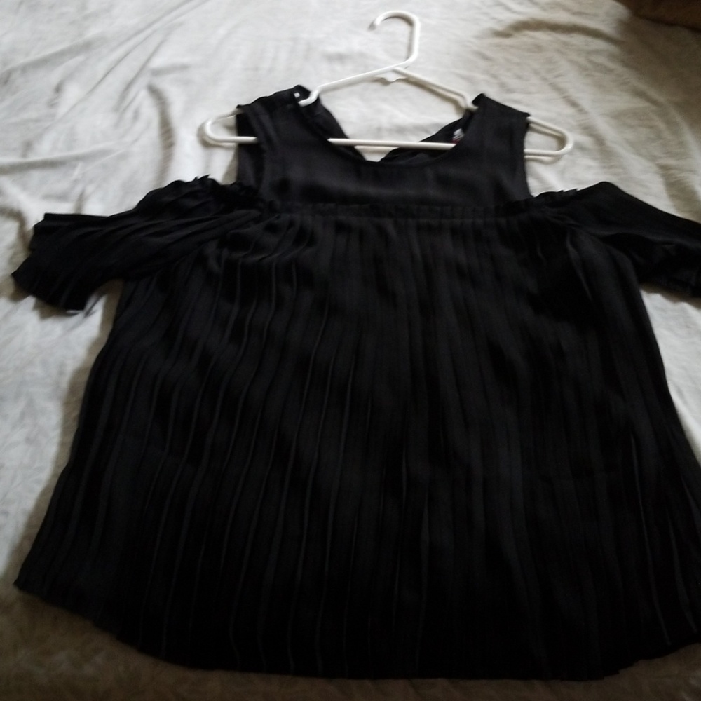 Elle Black Cold Shoulder Top